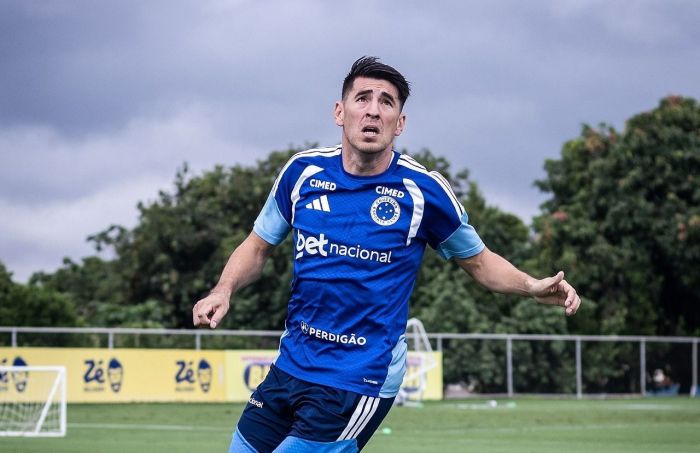 Lucas Villalba durante treino do Cruzeiro na Toca da Raposa II