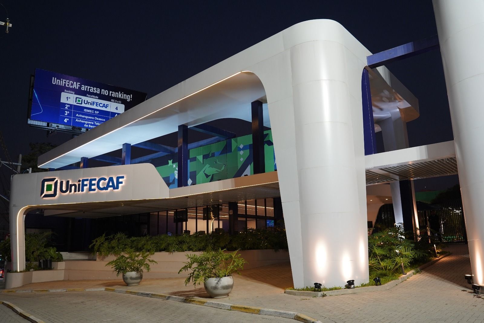 UniFECAF oferece mais de 50 vagas de emprego em evento no Centro de BH; confira