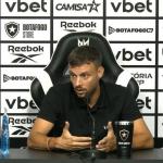 Técnico do Botafogo é direto sobre corte de Savarino por negociação com Fluminense