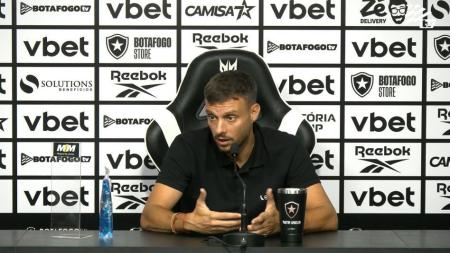 Martin Anselmi, técnico do Botafogo, falou sobre situação de Savarino