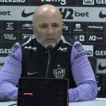 Sampaoli comenta confusão com Valentim e contesta gol anulado do Atlético
