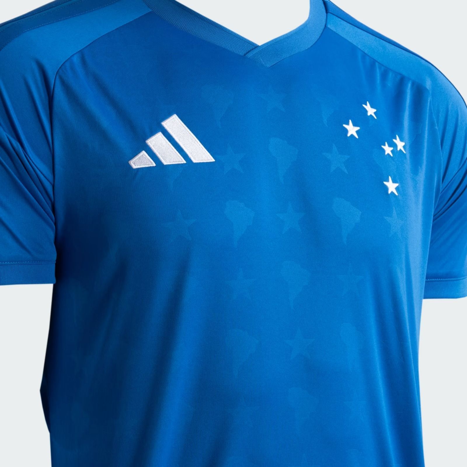 Saiba quanto custa a camisa principal do Cruzeiro para 2026