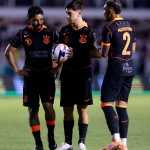 Dorival 'acha' novo esquema, e Corinthians ganha alternativa para temporada