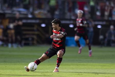 Arrascaeta pode voltar ao time do Flamengo para o confronto diante do Fluminense