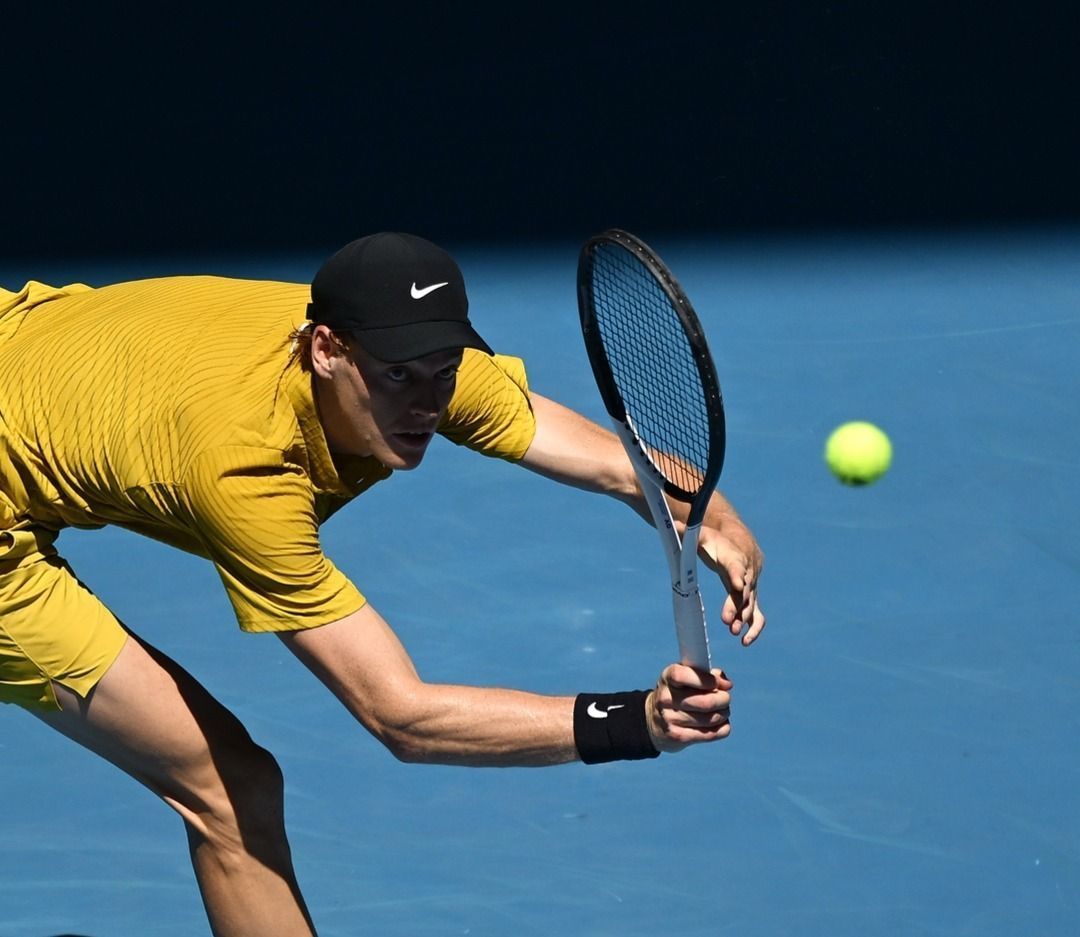 Sinner vence algoz de João Fonseca e avança no Australian Open; Djokovic se classifica