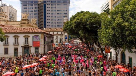 Depois de três anos fora das ruas de Belo Horizonte, o Bloco Chá da Alice volta ao pré-Carnaval da cidade