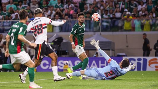 De cavadinha, Flaco López marca o segundo do Palmeiras contra o São Paulo