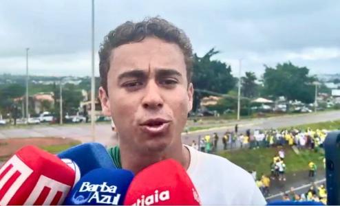 Nikolas em entrevista a jornalistas neste domingo (25), em Brasília