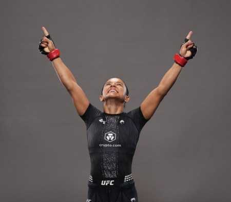 Natalia Silva venceu Rose Namajunas e recebeu recado de lenda do UFC