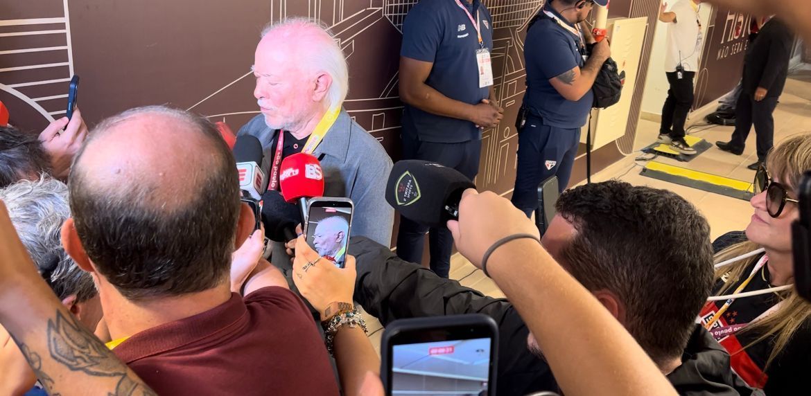 Presidente do São Paulo cobra ambição maior e rebate discurso de Crespo