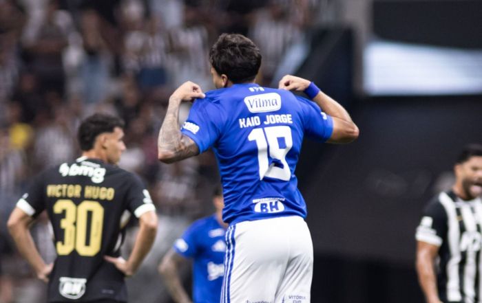 Kaio Jorge celebra gol pelo Cruzeiro contra o Atlético
