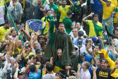 Nikolas Ferreira nega falta de organização após raio atingir manifestantes em Brasília