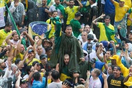 Nikolas Ferreira nega falta de organização após raio atingir manifestantes em Brasília