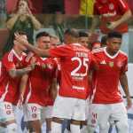 Borré brilha, marca dois gols e comanda virada do Inter contra o Grêmio pelo Gauchão