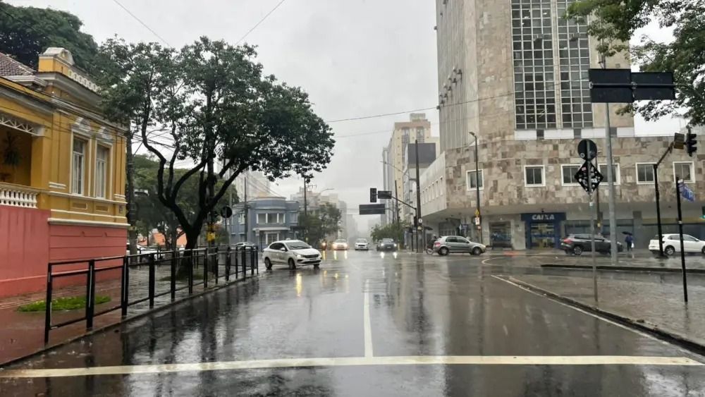 Temporal em BH? Defesa Civil de BH alerta para pancadas de chuva; veja recomendações