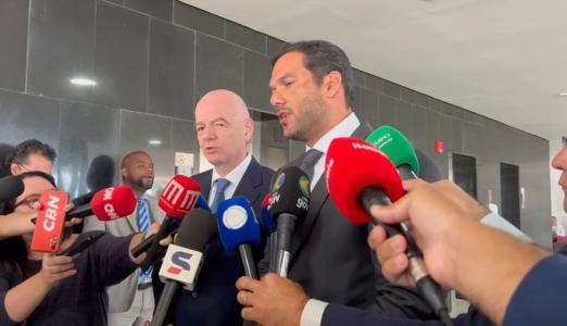 Gianni Infantino (esq) e Samir Xaud (dir) em Brasília
