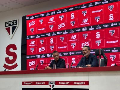 Executivo de futebol, Rui Costa apresenta Rafinha como gerente esportivo do São Paulo