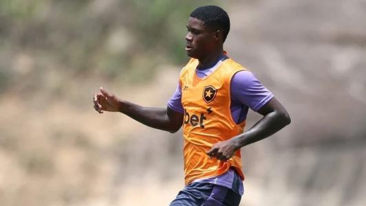 Kadir pode ganhar chance no time titular do Botafogo contra o Cruzeiro