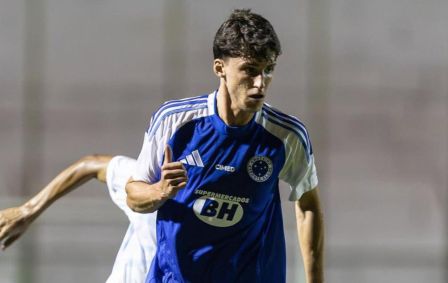 Eduardo Pape em ação pelo Cruzeiro