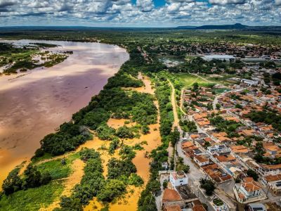 Chuvas dos últimos dias aumentou o nível do rio São Francisco, que transbordou em alguns trechos.