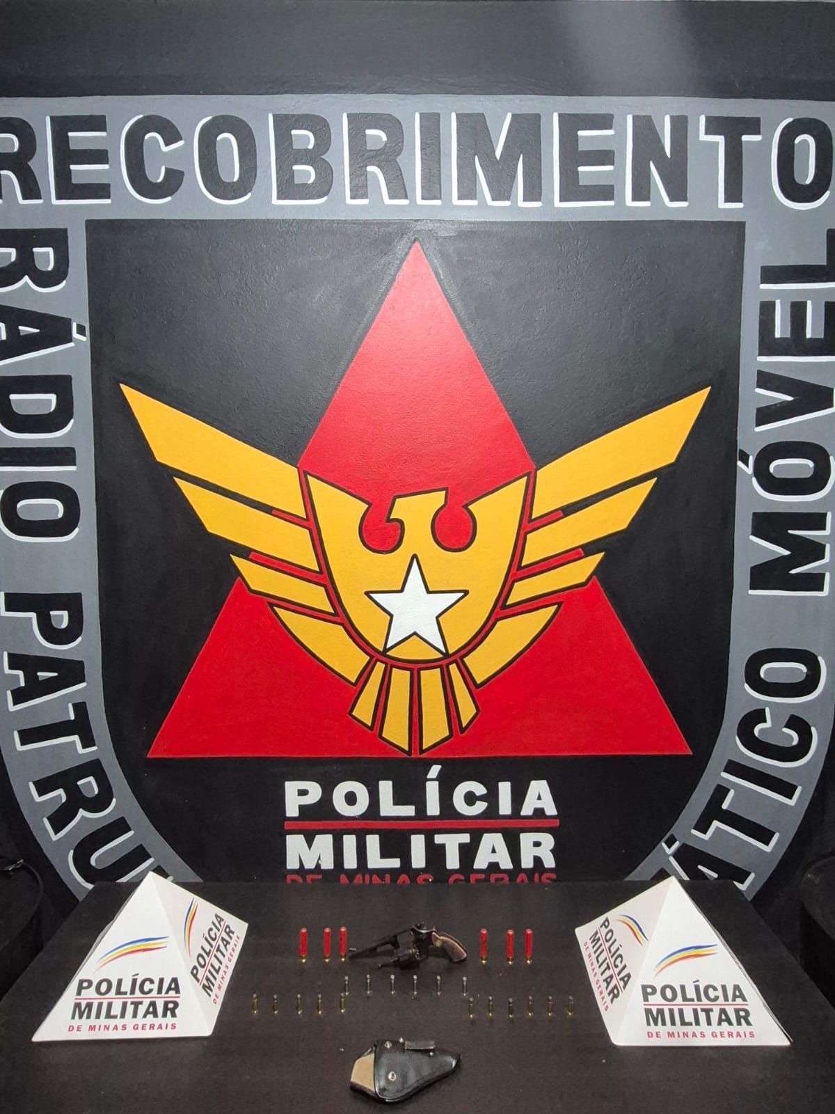 Polícia Militar prende homem por posse ilegal de arma de fogo no distrito de Mainart, em Mariana