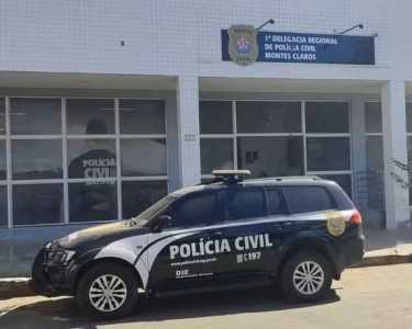 O rapaz procurou a delegacia novamente após ficar vinte dias hospitalizado, ocasião em que relatou os detalhes das agressões.