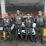 Vídeo: PMs resgatam família que teve veículo arrastado por enxurrada em SP