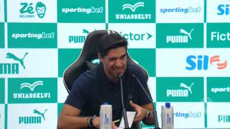 Abel Ferreira, técnico do Palmeiras, em entrevista coletiva na Arena MRV, estádio do Atlético