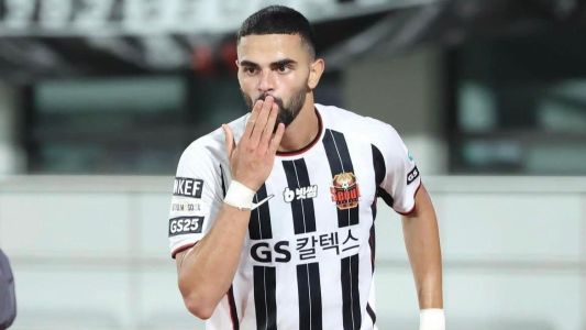 Atacante Lucas Silva comemora gol pelo Seoul, da Coréia do Sul