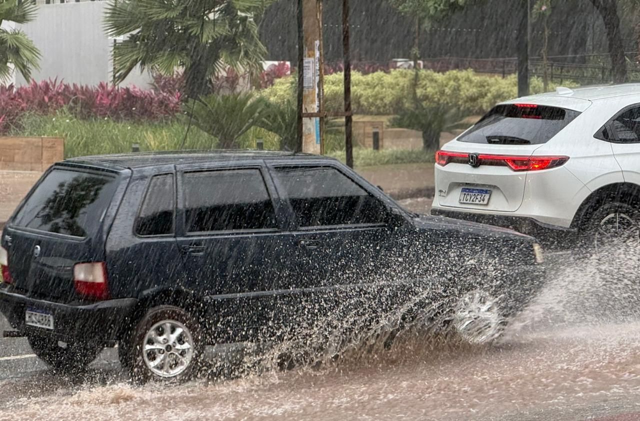 Chuvas intensas em MG: veja lista das 352 cidades sob alerta neste domingo (8)
