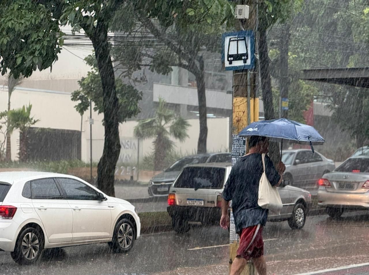 Tempestade e granizo colocam Minas sob alerta até quarta (4); veja instruções do Inmet