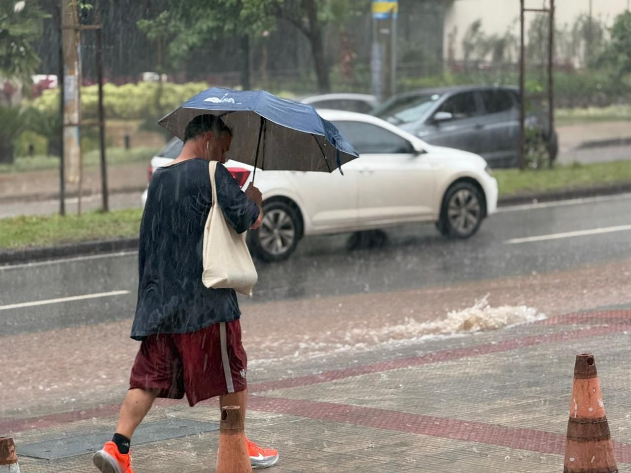 Defesa Civil de BH emite alerta de chuva nesta terça (17); veja recomendações