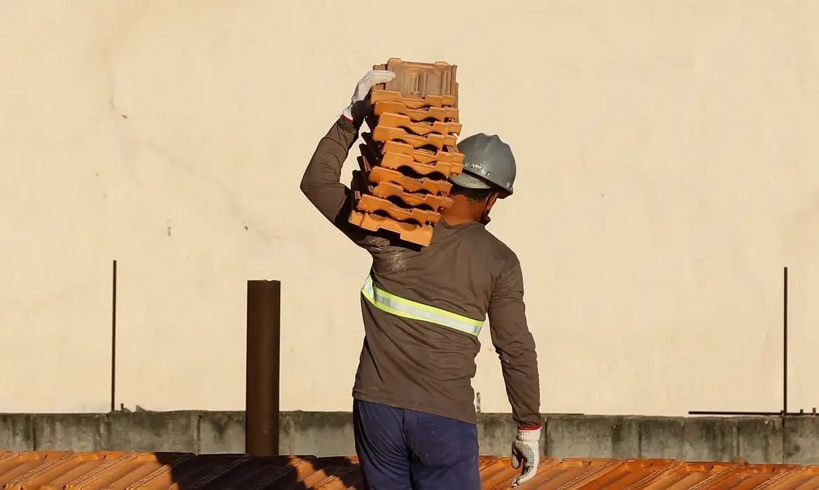 Emprego formal desacelera em Minas Gerais e tem pior saldo em cinco anos