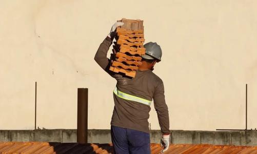 Saldo de 79 mil vagas ficou abaixo da média de 193,8 mil dos quatro anos anteriores