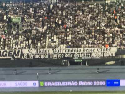 Faixa da torcida do Botafogo com recado para John Textor