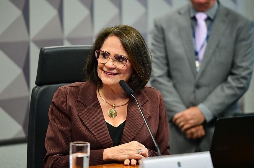 Damares pede à PGR investigação sobre encontros não registrados entre Lula e banqueiro