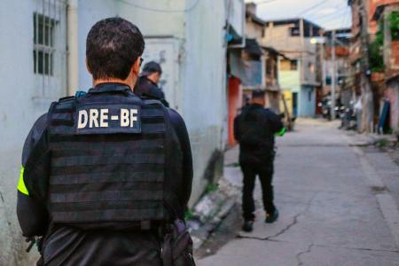 Operação é realizada em Duque de Caxias, no Rio de Janeiro