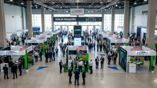 Projeção do hub de soluções da FutPro Expo 2026