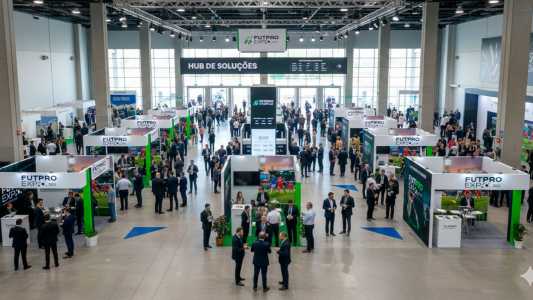 Projeção do hub de soluções da FutPro Expo 2026