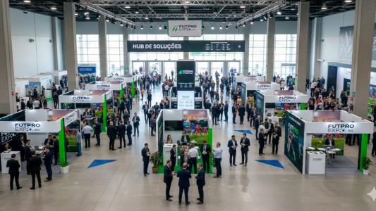 Projeção do hub de soluções da FutPro Expo 2026