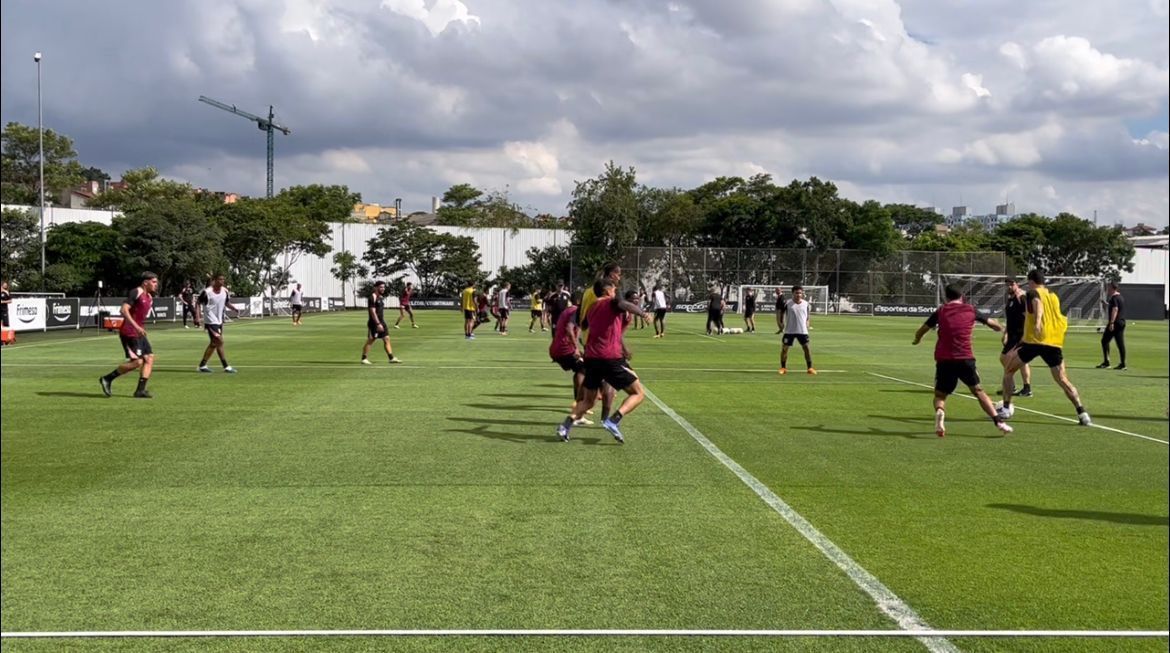 Memphis treina parcialmente, e Corinthians mira final contra o Flamengo