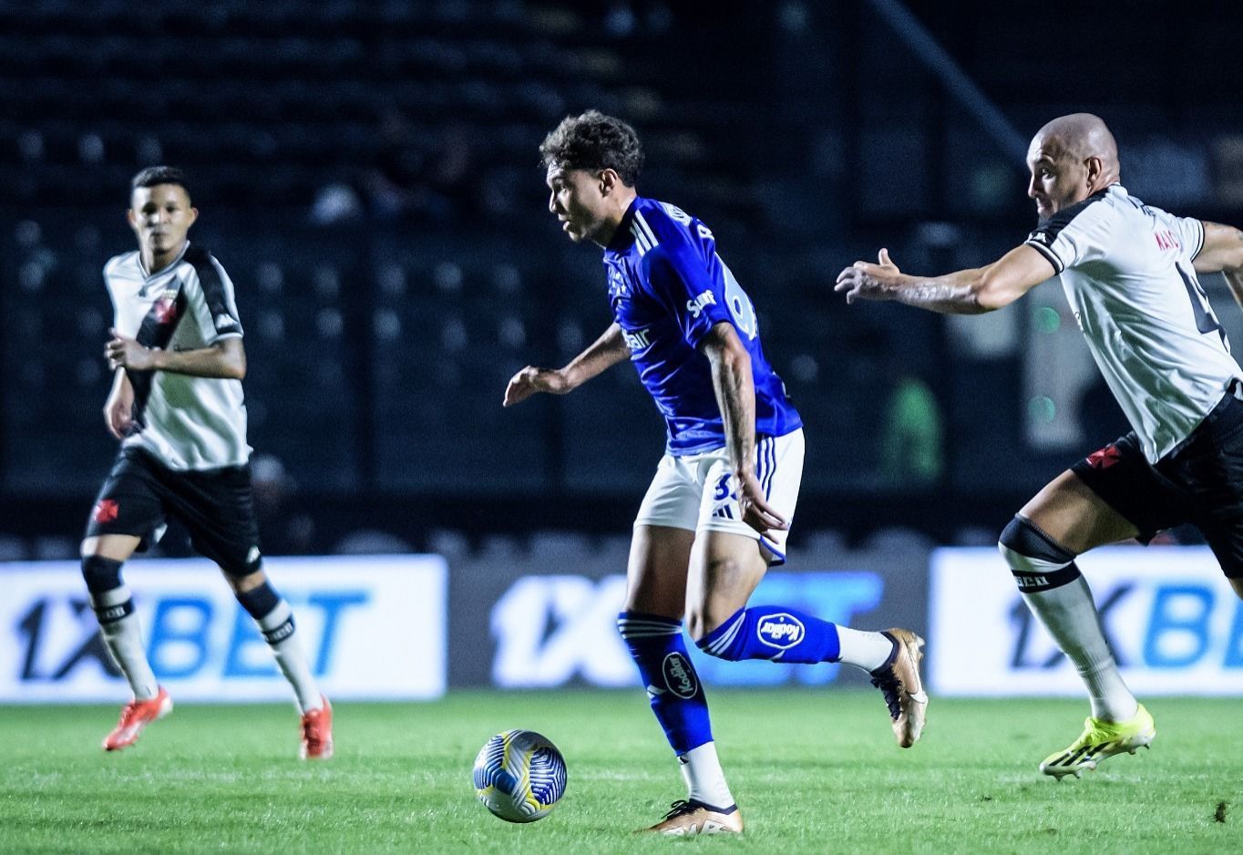 Atacante deixa o Cruzeiro e é anunciado como reforço de clube gaúcho