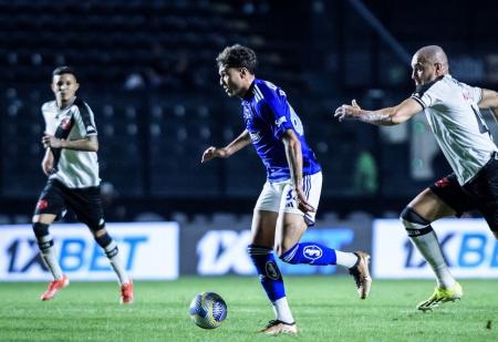 Arthur Viana em ação pelo Cruzeiro em 2024