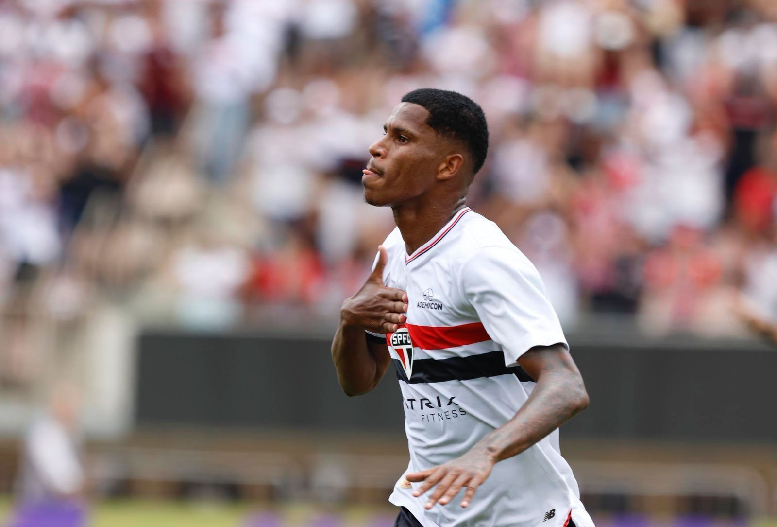 Joia tem multa baixa, e São Paulo corre risco de perdê-lo no futebol brasileiro