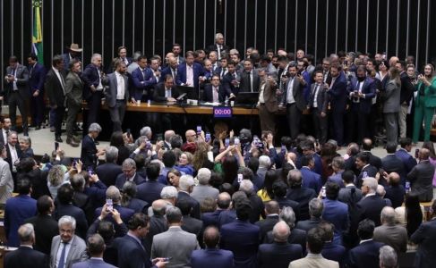 Sessão da Câmara dos Deputados em 6 de agosto de 2025