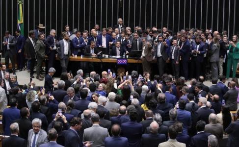 Sessão da Câmara dos Deputados em 6 de agosto de 2025