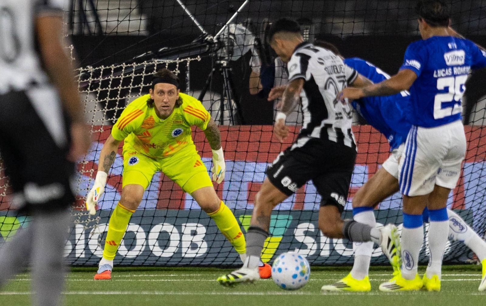 Cruzeiro tenta retomar solidez defensiva de 2025 diante do Betim