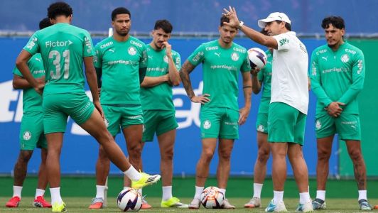Jogadores do Palmeiras em treino desta sexta-feira (31)