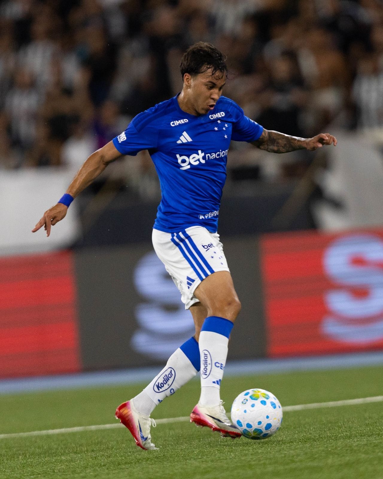 Kaio Jorge recebe contato de gigante europeu, e agente crava permanência no Cruzeiro