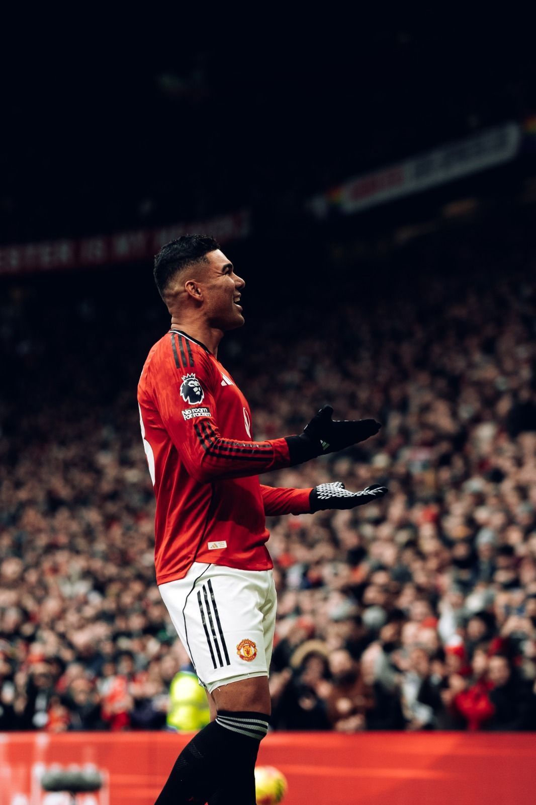 Casemiro e Matheus Cunha brilham, e United vence Fulham em jogos de cinco gols
